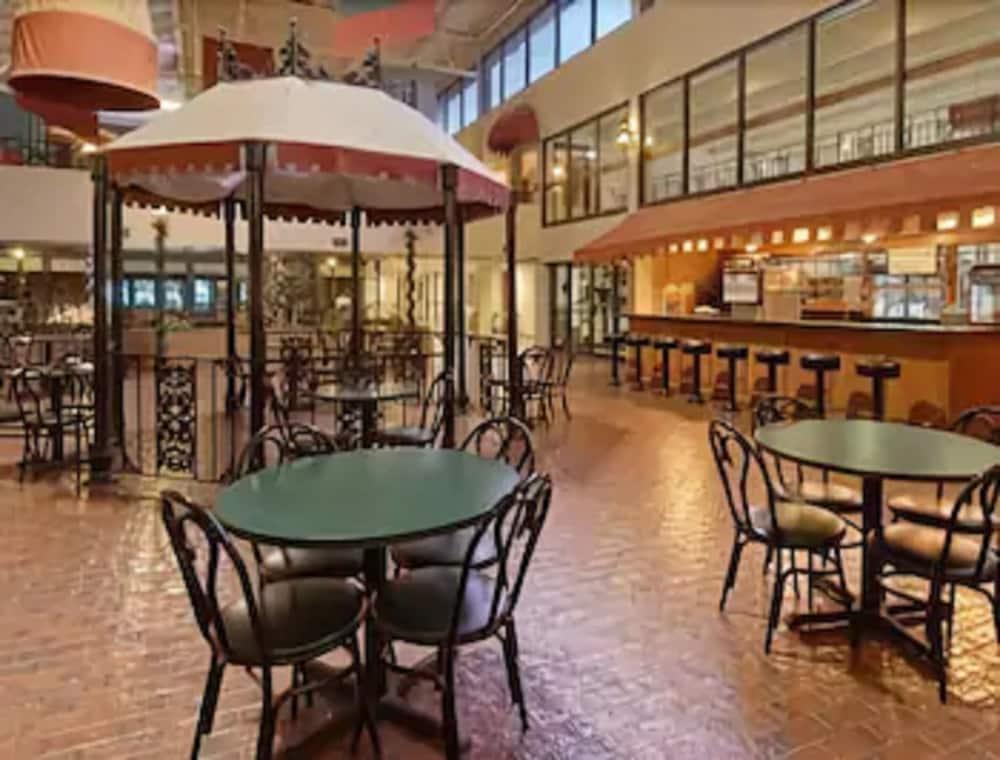 Ramada By Wyndham Paintsville Hotel & Conference Center Restaurant foto