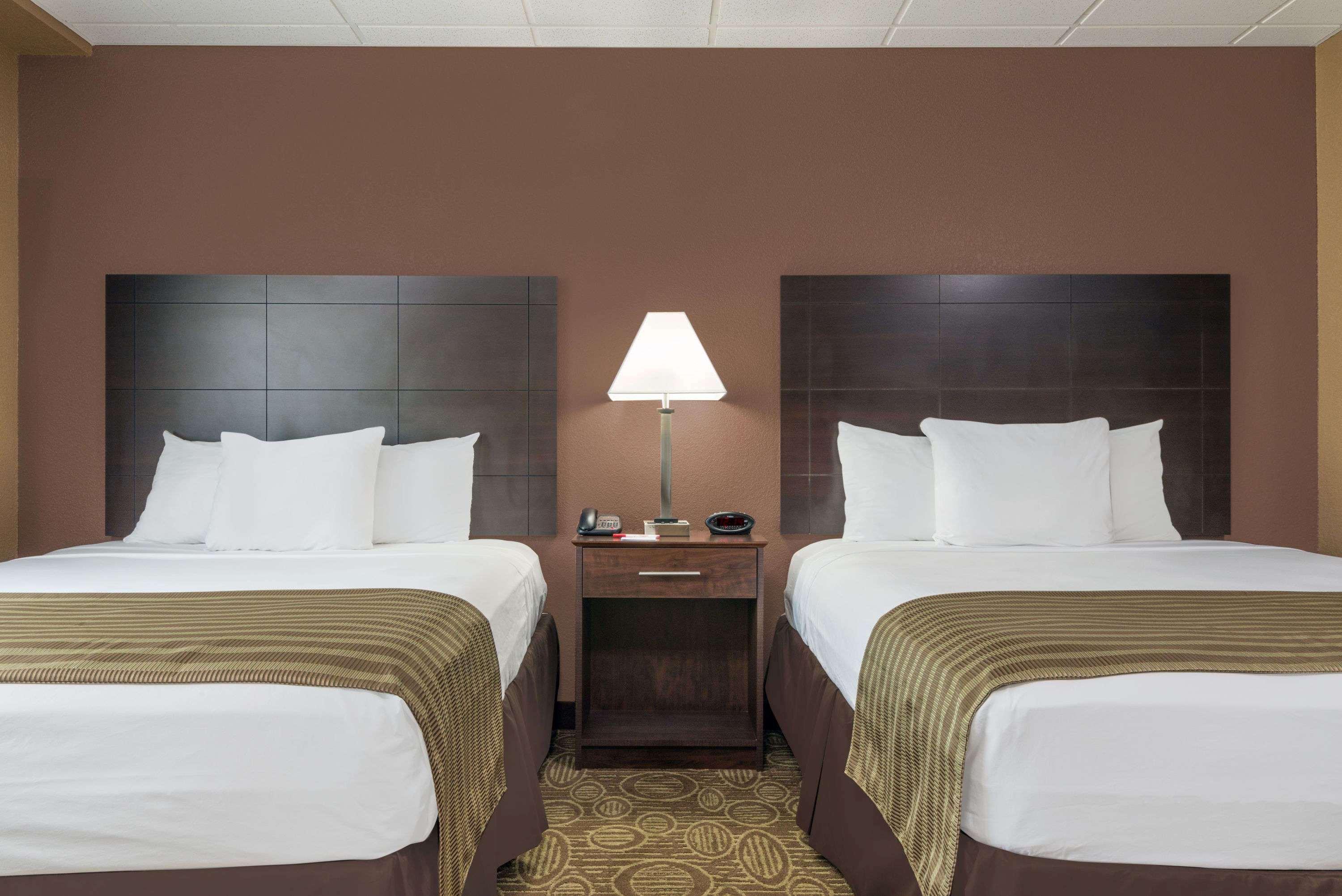 Ramada By Wyndham Paintsville Hotel & Conference Center Exterior foto